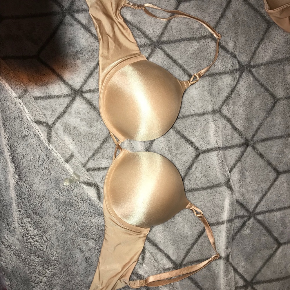 Victoria’s Secret Bombshell Bras 32C - Picture 3 of 3